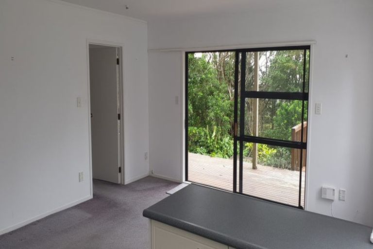 Photo of property in 50 Valley View Road, Glenfield, Auckland, 0629