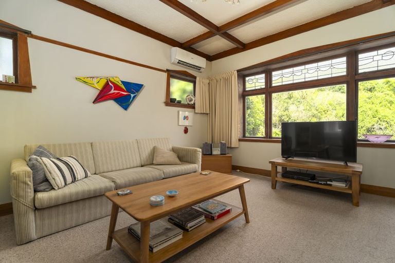 Photo of property in 18 Omar Street, Khandallah, Wellington, 6035