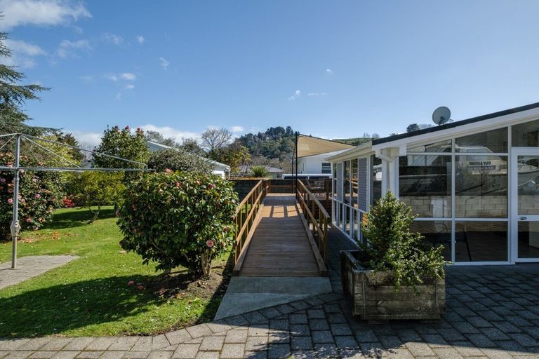 Photo of property in 3 Seddon Crescent, Whataupoko, Gisborne, 4010