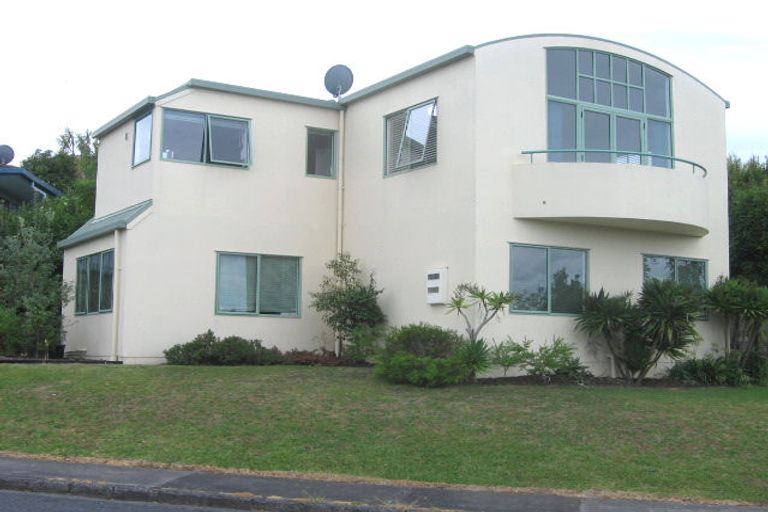 Photo of property in 1/7 Kaihu Street, Northcote, Auckland, 0627