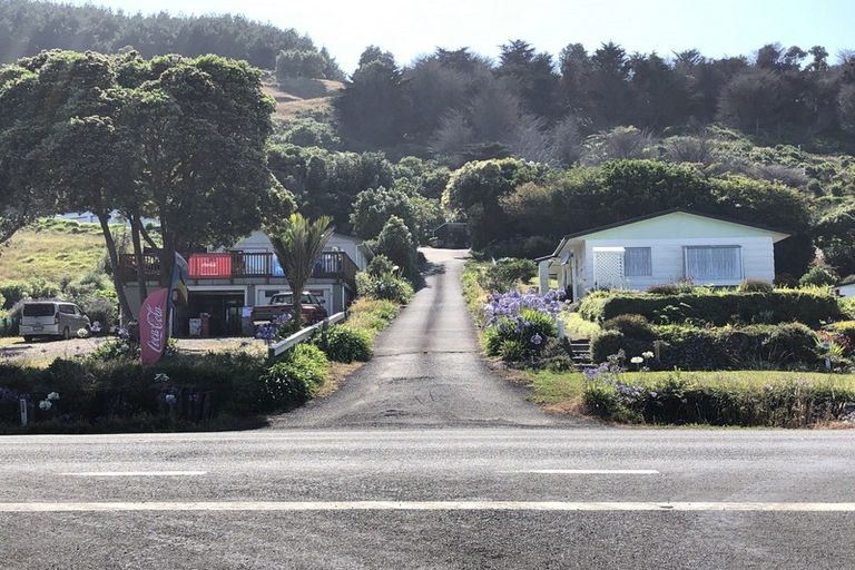 Photo of property in 5 North Street, Mokau, 4376