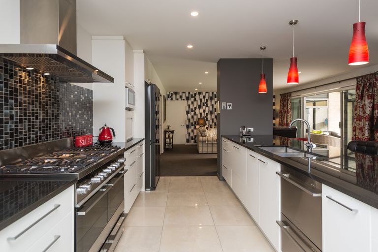 Photo of property in 43 Davaar Crescent, Broomfield, Christchurch, 8042