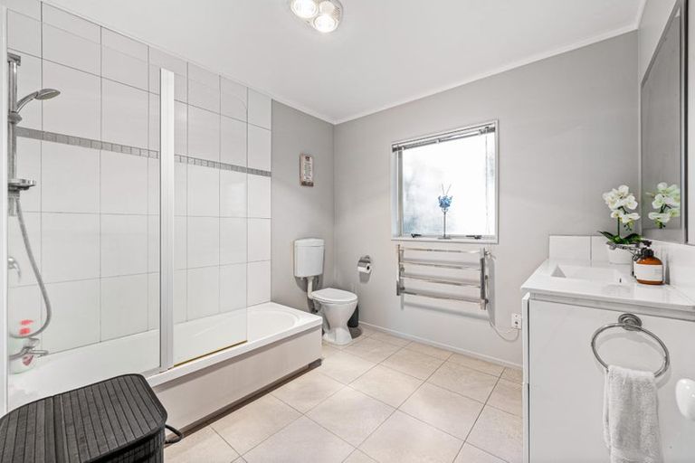 Photo of property in 129b Parrs Cross Road, Glen Eden, Auckland, 0612