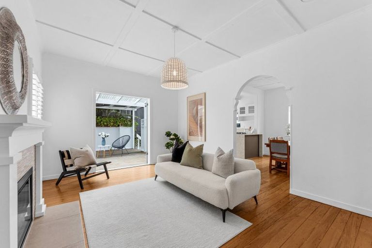 Photo of property in 1/10 Merani Street, Narrow Neck, Auckland, 0622