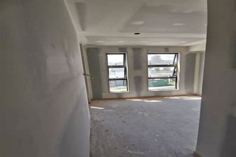 Photo of property in 3/6 Kereru Street, Henderson, Auckland, 0612