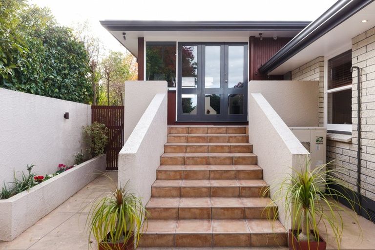 Photo of property in 28 Newcastle Street, Hokowhitu, Palmerston North, 4410