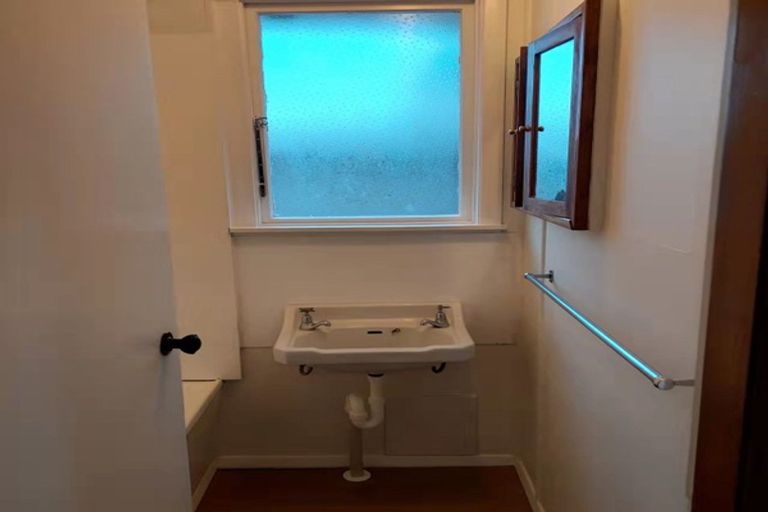 Photo of property in 28 Durham Street, Cannons Creek, Porirua, 5024