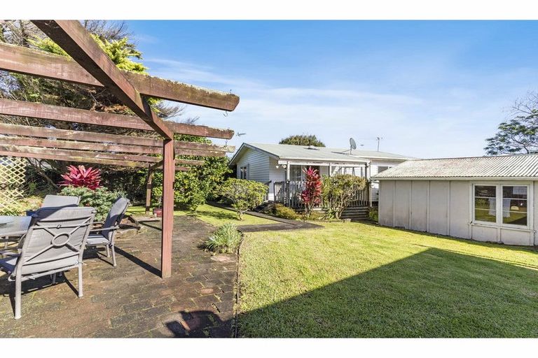 Photo of property in 10 Lloyd Avenue, Papatoetoe, Auckland, 2025