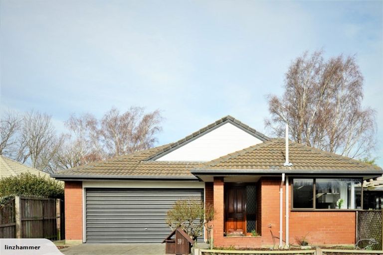 Photo of property in 2/39 Greenock Street, Redwood, Christchurch, 8051