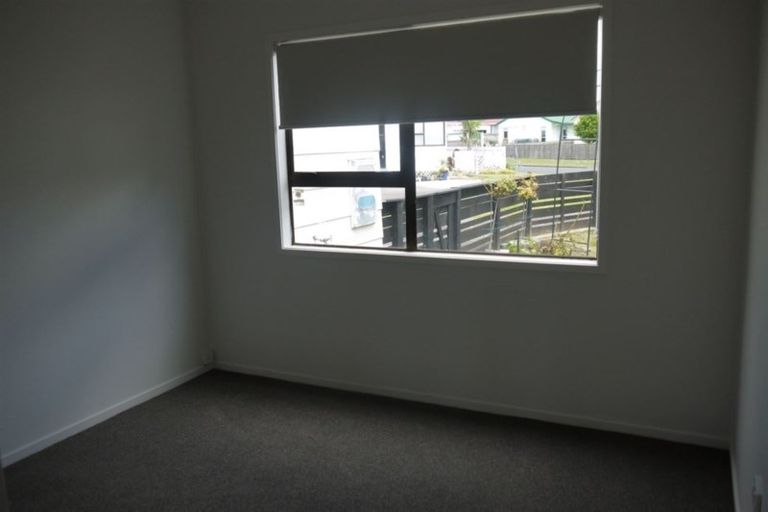 Photo of property in 33b Edgewater Parade, Waiuku, 2123