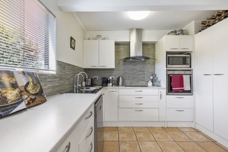 Photo of property in 1/121 Godley Road, Green Bay, Auckland, 0604