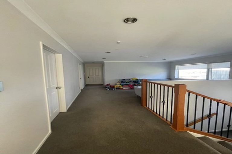 Photo of property in 30 Namsan Close, Fairview Heights, Auckland, 0632