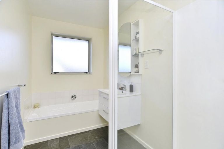 Photo of property in 15 Willowview Drive, Redwood, Christchurch, 8051