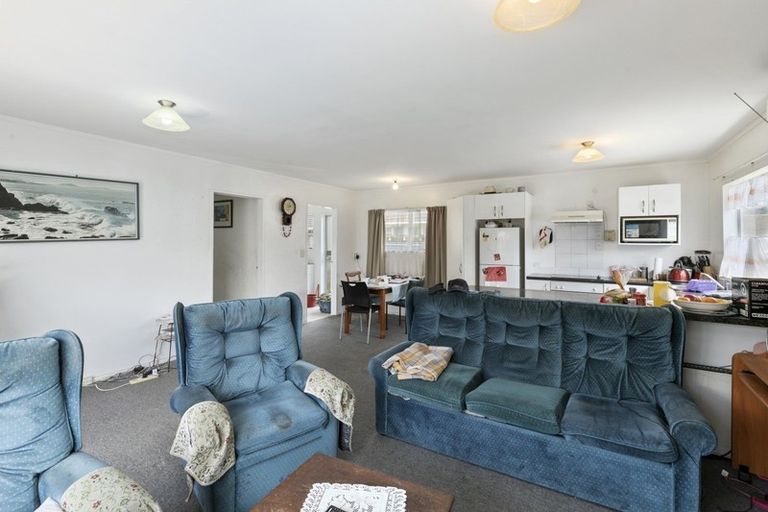 Photo of property in 2/3 Hewer Crescent, Naenae, Lower Hutt, 5011