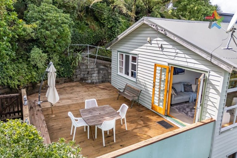 Photo of property in 2 Singers Road, Korokoro, Lower Hutt, 5012