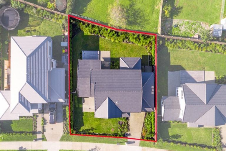 Photo of property in 13 Couldrey Crescent, Red Beach, 0932