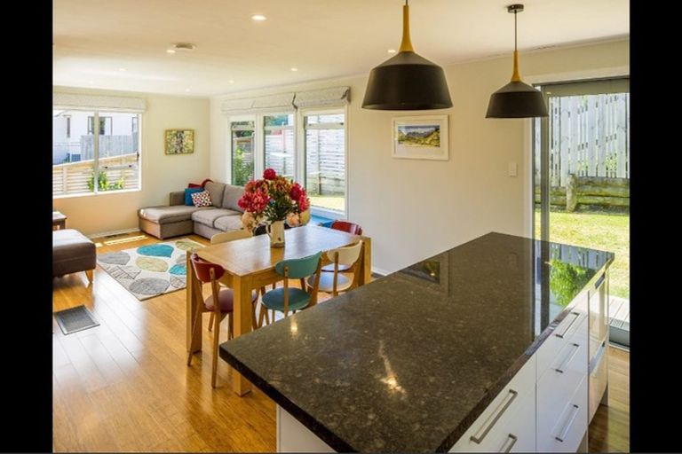 Photo of property in 30 Frobisher Street, Island Bay, Wellington, 6023