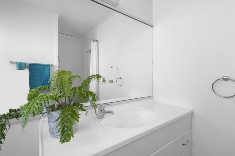 Photo of property in 29 Matthew Place, Kawaha Point, Rotorua, 3010