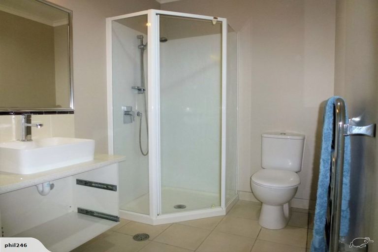 Photo of property in 9q Clearwater Cove, West Harbour, Auckland, 0618