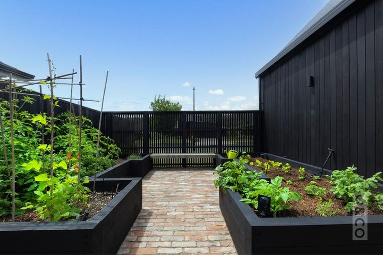 Photo of property in 1 Len Ireland Drive, Kumeu, 0810