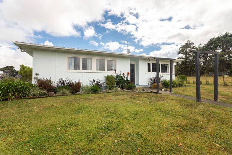 Photo of property in 881 Cowper Road, Dannevirke, 4976