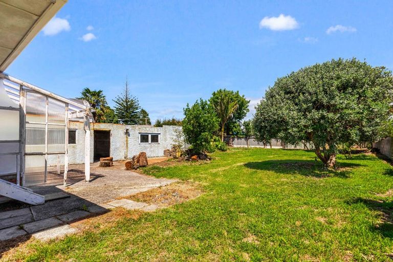 Photo of property in 2 Barberry Lane, Te Atatu Peninsula, Auckland, 0610