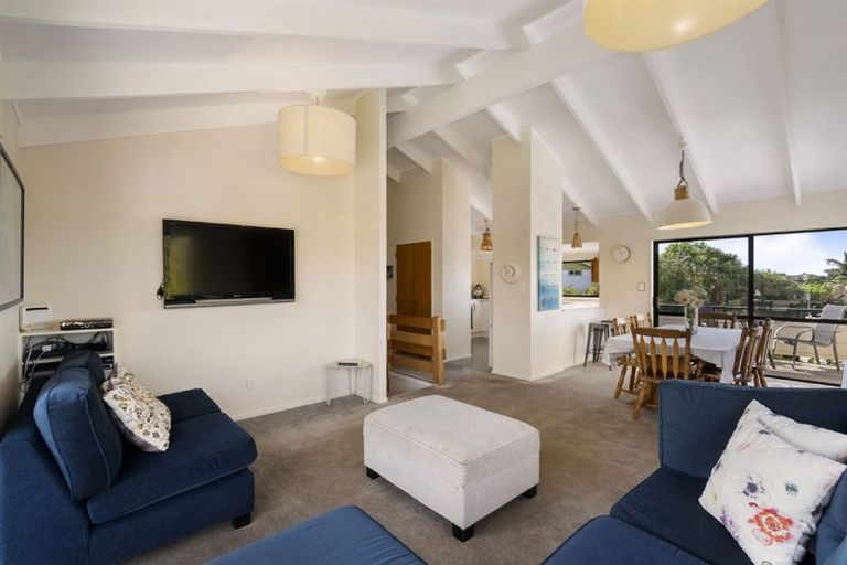 Photo of property in 2/3 Ceramco Place, Torbay, Auckland, 0630