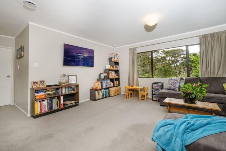 Photo of property in 19 Jacinta Grove, Swanson, Auckland, 0612