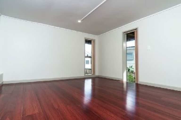 Photo of property in 27 Northumberland Avenue, Belmont, Auckland, 0622
