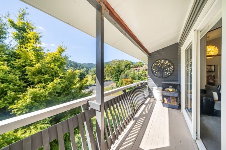 Photo of property in 34 Pinehaven Road, Pinehaven, Upper Hutt, 5019