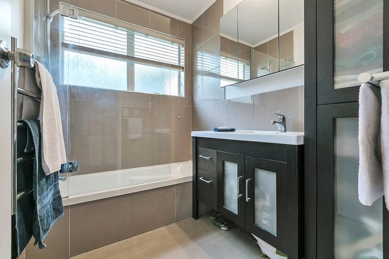 Photo of property in 47 Vandeleur Avenue, Birkdale, Auckland, 0626