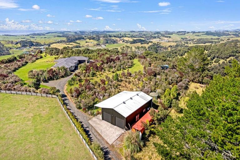 Photo of property in 103 Mcleod Road, South Head, Helensville, 0874