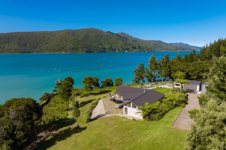 Photo of property in 4941 Kenepuru Road, Ohauparuparu Bay, Picton, 7282