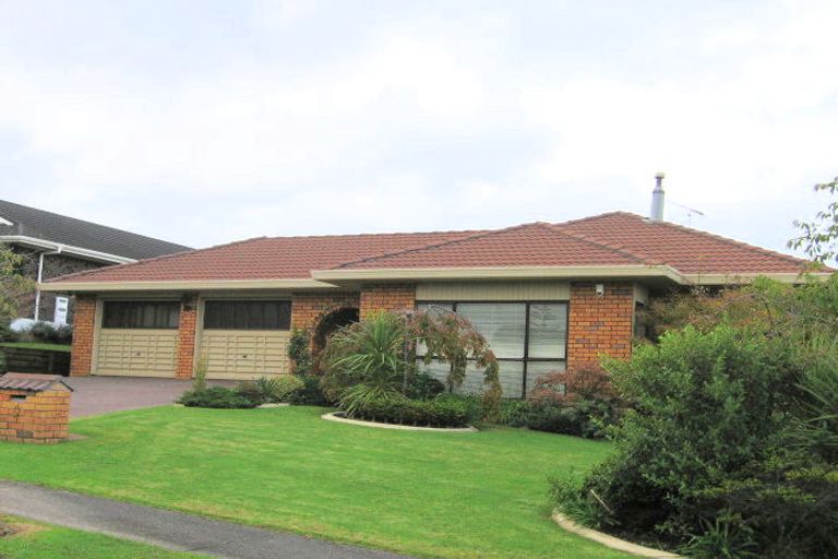 Photo of property in 9 Citation Way, Botany Downs, Auckland, 2010
