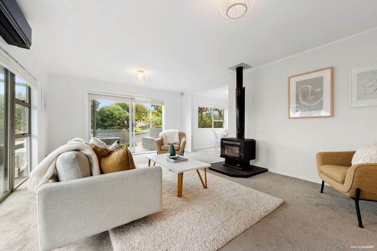 Photo of property in 17 Taioma Crescent, Te Atatu Peninsula, Auckland, 0610