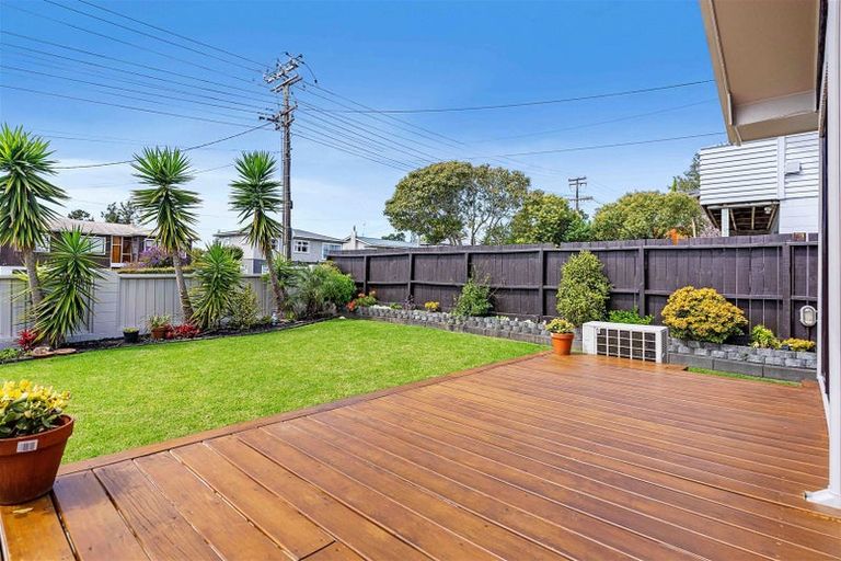 Photo of property in 1/86 Stanley Road, Glenfield, Auckland, 0629