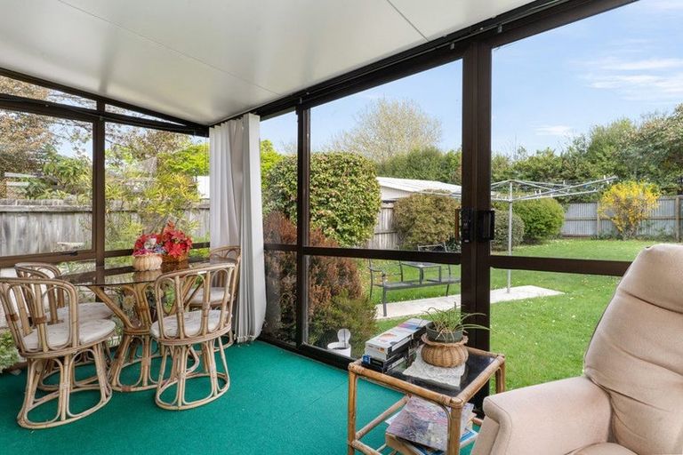 Photo of property in 33 Martbern Crescent, Bishopdale, Christchurch, 8053