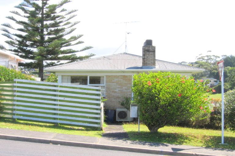 Photo of property in 1 Matipo Road, Mairangi Bay, Auckland, 0630