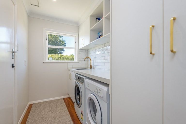 Photo of property in 11 Athlone Place, Hokowhitu, Palmerston North, 4410