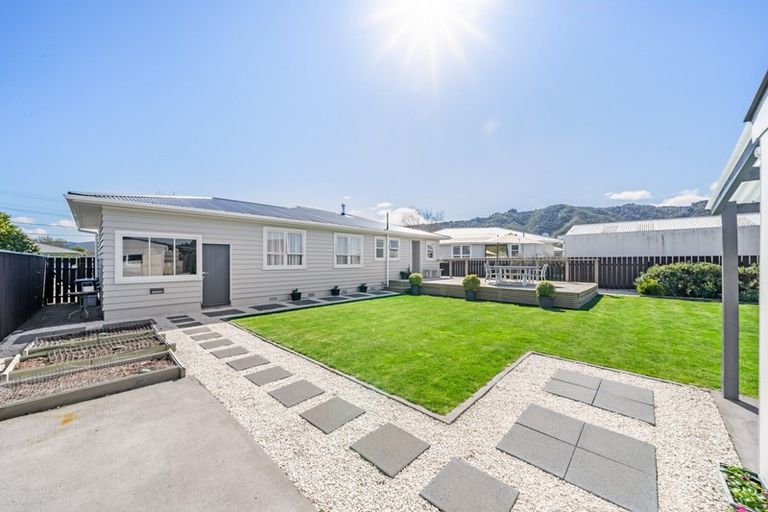 Photo of property in 18 Charles Street, Clouston Park, Upper Hutt, 5018