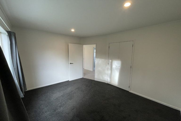Photo of property in 21 Chilcott Road, Henderson, Auckland, 0612