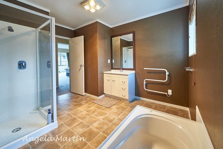 Photo of property in 18 Meridian Grove, Kelvin Grove, Palmerston North, 4414