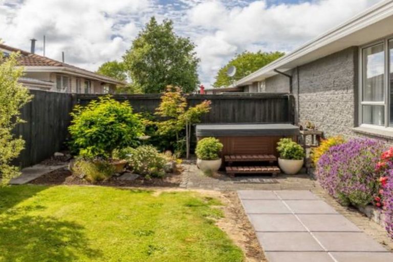 Photo of property in 2/95 Cottonwood Street, Parklands, Christchurch, 8083