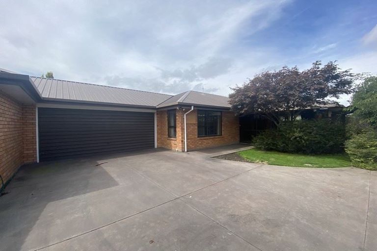 Photo of property in 2/5 Hibiscus Place, Redwood, Christchurch, 8051
