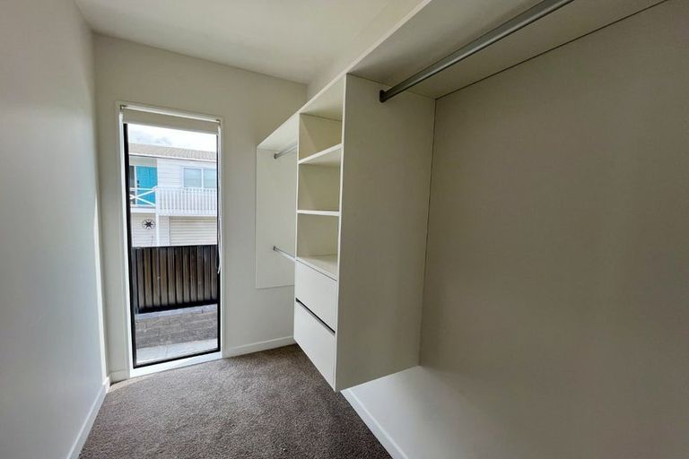 Photo of property in 98d Royal Road, Massey, Auckland, 0614