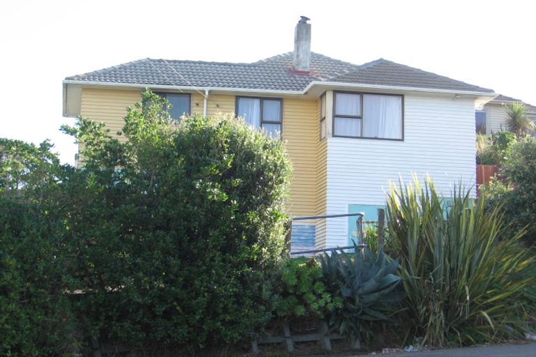 Photo of property in 27 Hiwi Crescent, Titahi Bay, Porirua, 5022