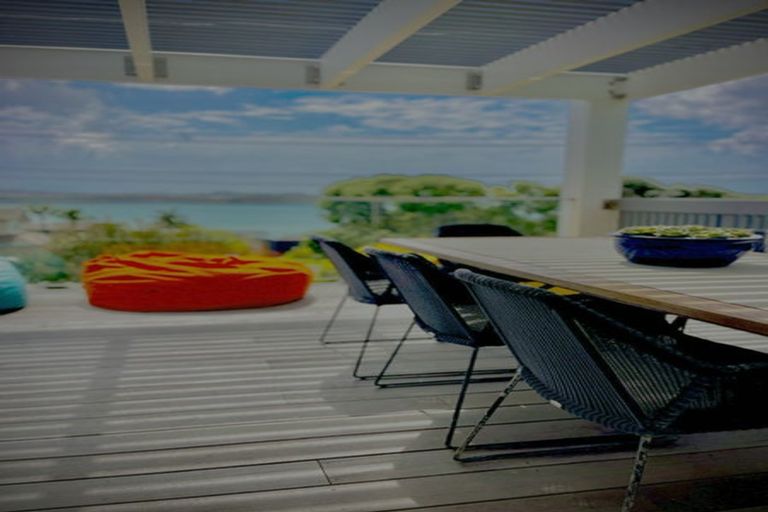 Photo of property in 21 Tindalls Bay Road, Tindalls Beach, Whangaparaoa, 0930