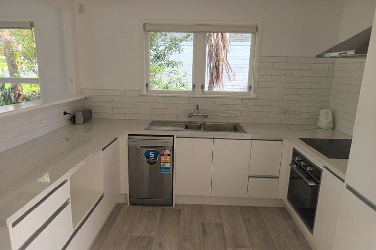 Photo of property in 15 Agincourt Street, Glenfield, Auckland, 0629