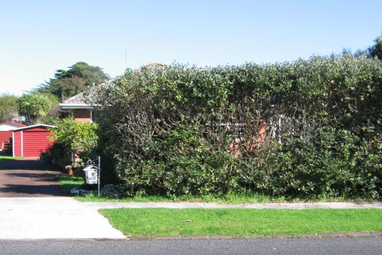 Photo of property in 63 Edgewater Drive, Pakuranga, Auckland, 2010