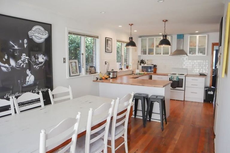 Photo of property in 12 Manor Place, Bryndwr, Christchurch, 8053